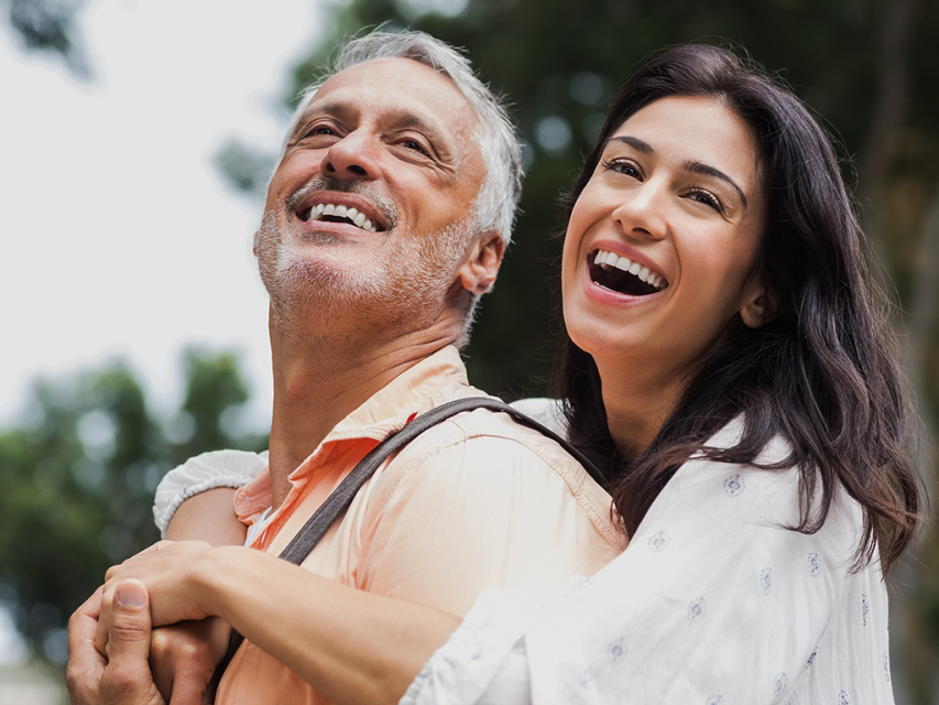 Dating when old. Couple with old man. Indian Middle age man. Old man dating. Old man and woman.